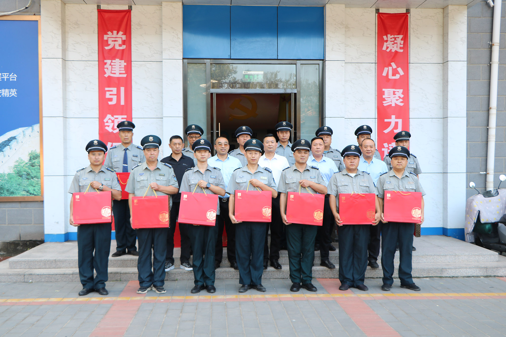 慰問(wèn)一線(xiàn)員工 共慶家國(guó)團(tuán)圓